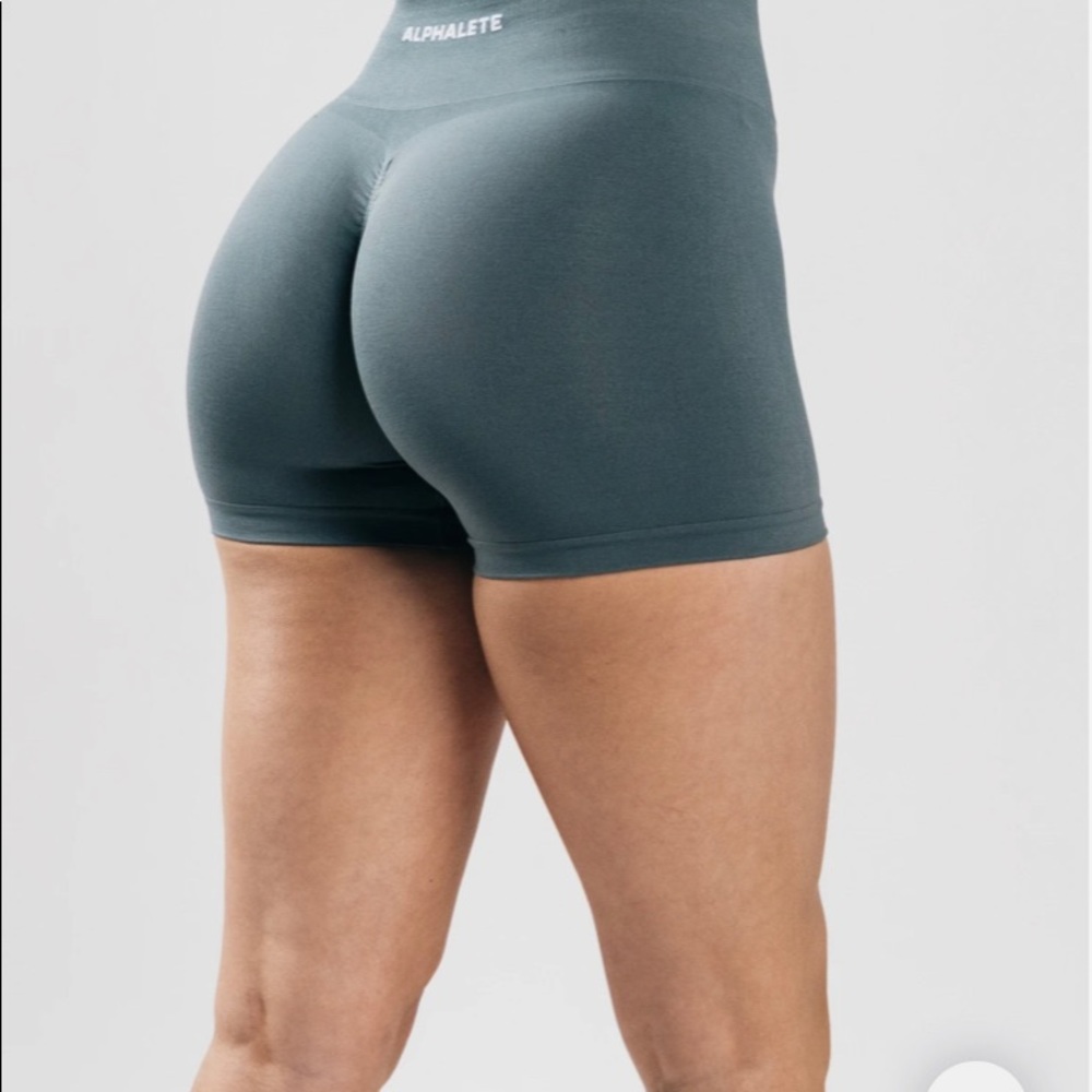 COPY - Alphalete Amplify shorts Small.